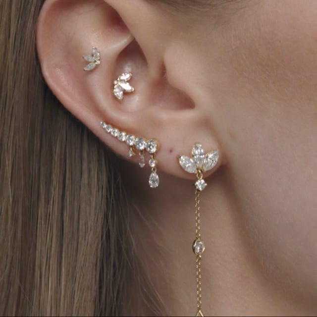 Pendulum Charm Scalloped Set Pear and Round Diamond