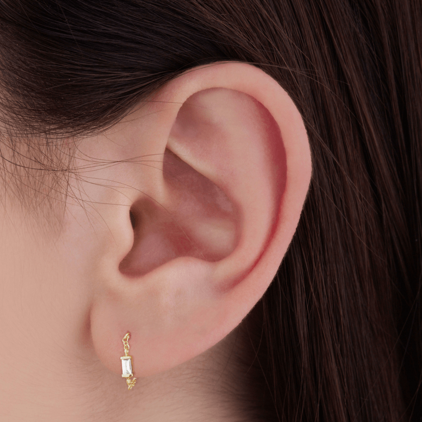 Baguette Diamond Chain Wrap Stud Earring