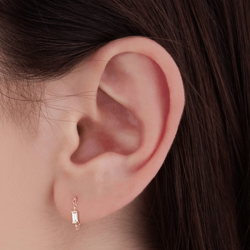 Baguette Diamond Chain Wrap Stud Earring